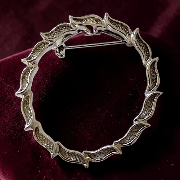 Gerrys Leaf Wreath Brooch Pin Round Circle Leaves‎ Vintage 70s Silver Tone MCM