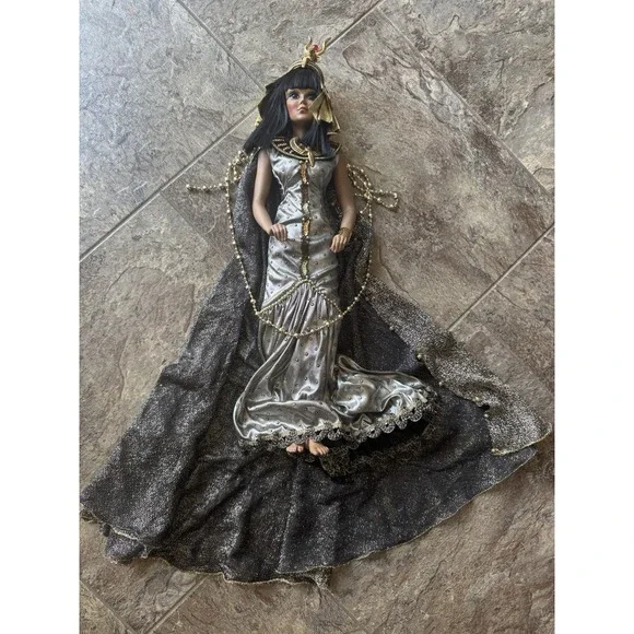RARE Stunning Franklin Heirloom Maryse Nicole 