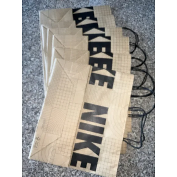 8 NIKE paper shopping LOGO bag  16