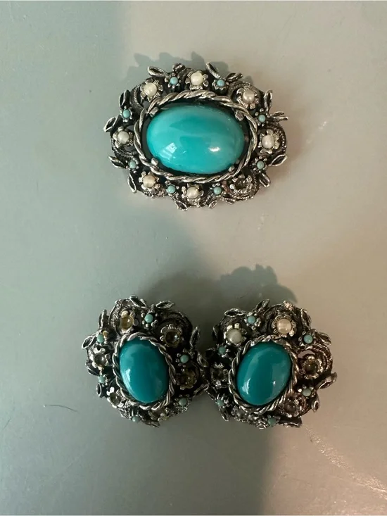 Vintage-Style Turquoise Blue Cabochon Brooch and Clip-On Earrings Set