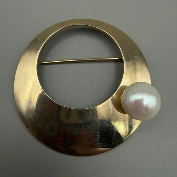 Vintage Sarah Coventry Gold Tone Open Circle Faux Pearl Brooch Pin Modernist