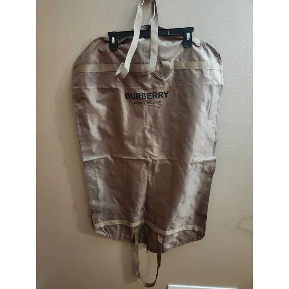 Burberry Nylon Full Zip Clothing Garment Bag in Khaki 40