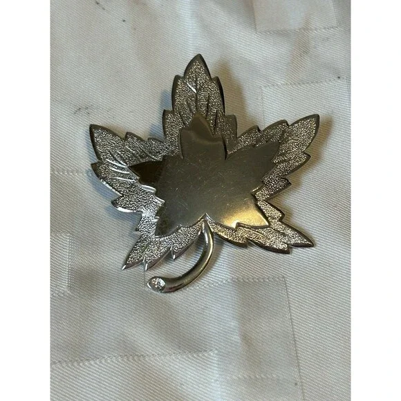 Vintage Signed Monet Silver Tone Maple Leaf Brooch Pin