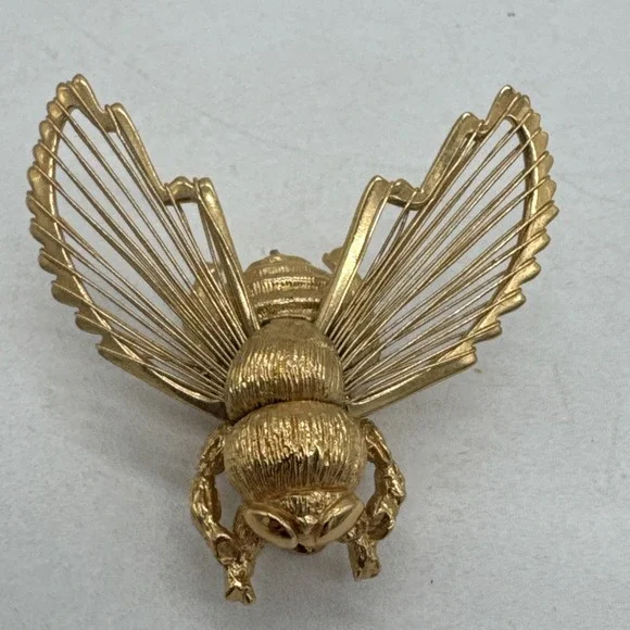 Monet Bumble Bee Brooch Gold Tone Honey Bee Insect Wire Filigree Wings 1.5