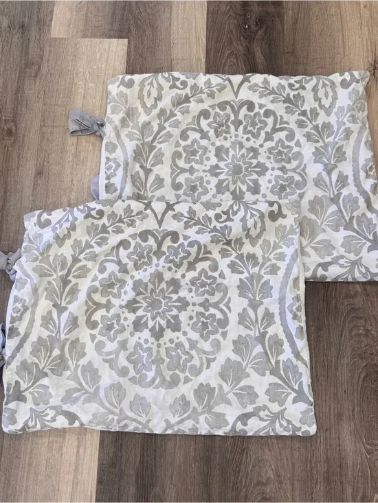 Pottery Barn Ana Medallion Standard Pillow Cases Set of 2 Gray White Decorative