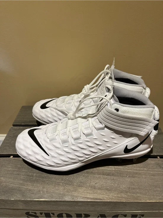 Nike Men's White and Black High-Top Athletic Cleats NWOB Sz 11