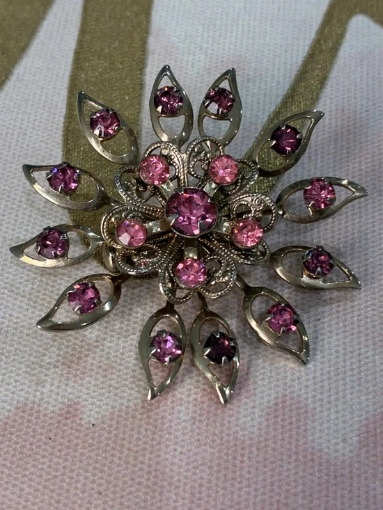 Vintage-Style Pink Crystal Glass Floral Brooch - Women Jewelry