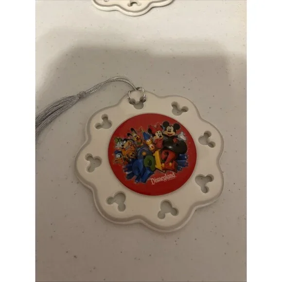 Disneyland 2012 Collectors Snowflake Ornament Authentic Disney Parks Disneyland