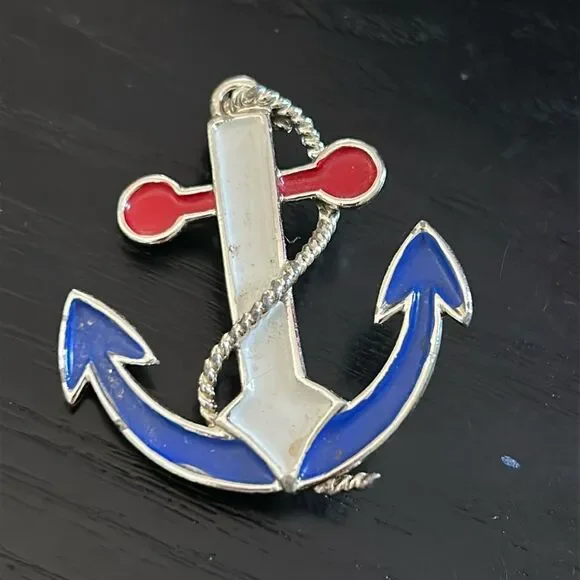 Vintage anchor brooch / pin in very good condition. Signed JJ (Jonette Jewlery)