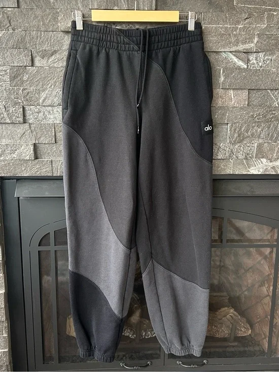 Alo Yoga “Make Waves” Sweatpants in Black/Charcoal/Light Gray Colorway