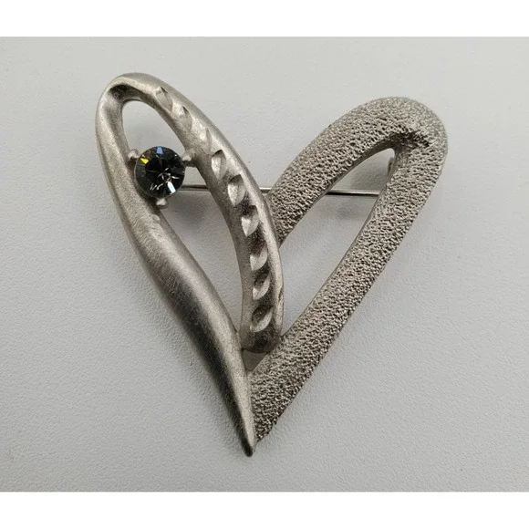 Vtg Textured Silver Tone Modernist MCM Heart w Crystal Brooch