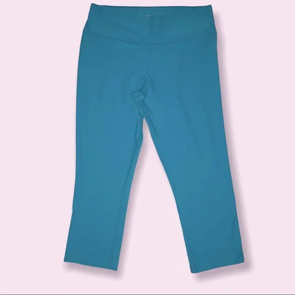 - Nike DRI - FIT Legend Pant Women’s Sz M‎