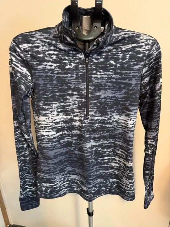lightweight Nike Dri-FIT women's 1/4 zip athletic pullover size medium