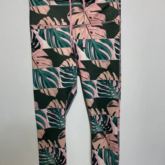 Nike Women's Pink‎ High Waisted Crop Dri Fit Leggings Size Medium