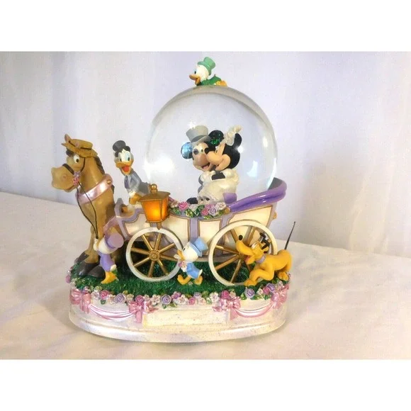 Disney Mickey & Minnie Wedding Coach Musical Snow Globe Just Married Lights up