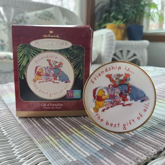Vintage Hallmark Keepsake Ornament Gift Of Friendship Winnie The Pooh 1997