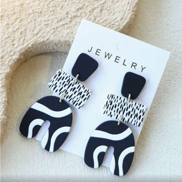 ✨NEW Tribal Black and White Geometric Earrings