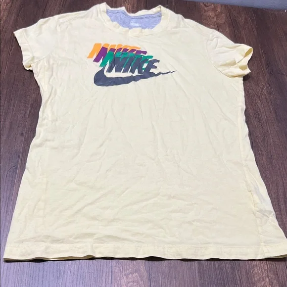 Nike‎ Yellow Tee with Multicolor Logo.  CAJA. # 1. D