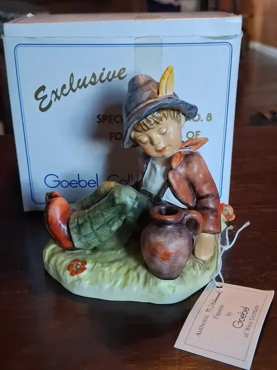 Goebel Hummel Figurine Coffee Break 409 Special Edition No. 8 1976