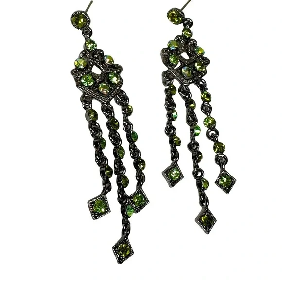 Beautiful vintage silver with green stone earrings. Stunning dangle earrings