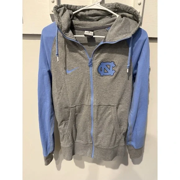 Nike University Of North Carolina Tar Heels Women's Small Sweatshirt