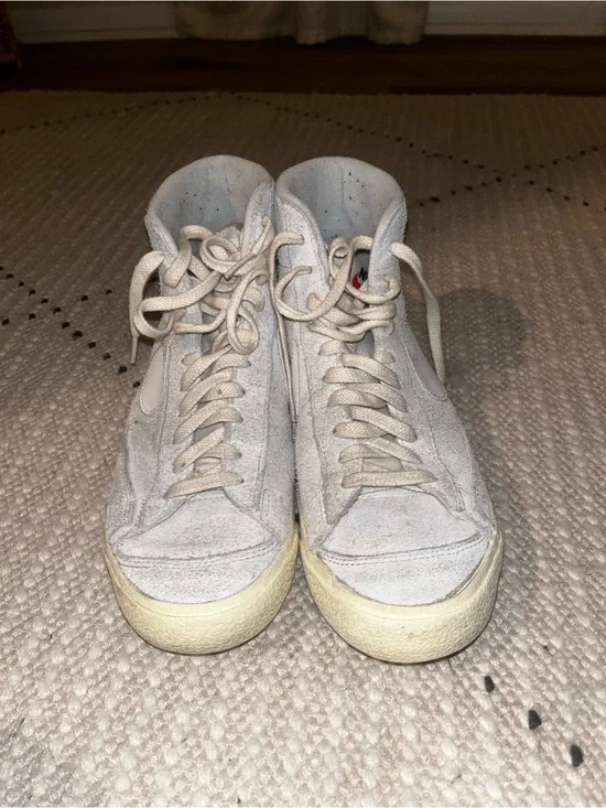 Nike White and Gray Sneaker- Blazer Mid ‘77 Interior with Yellow Tongue Trim