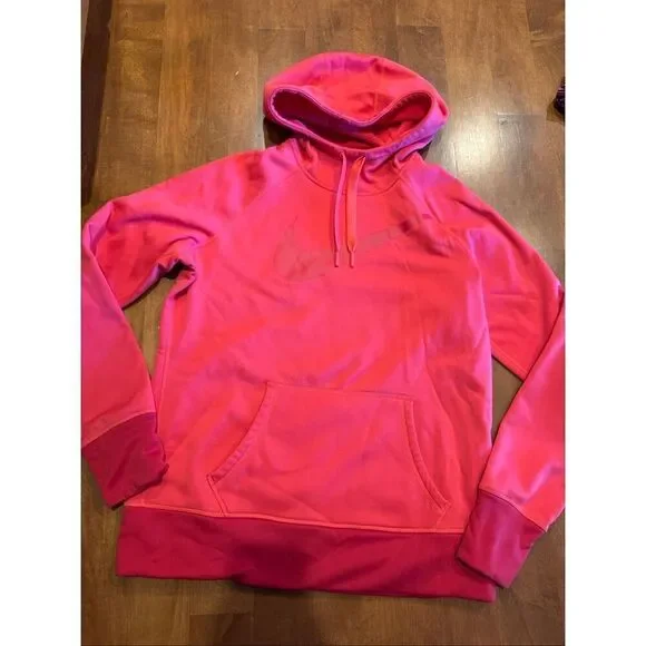 Woman’s Nike Therma fit size L