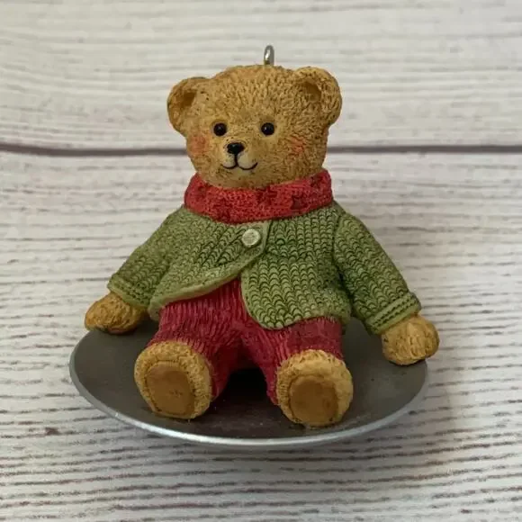 Hallmark Teddy Bear Sledding Christmas Ornament 2002 Wendy Woosh No Box 2 3/4