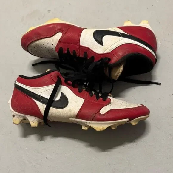Nike Men's Red and Burgundy Trainers