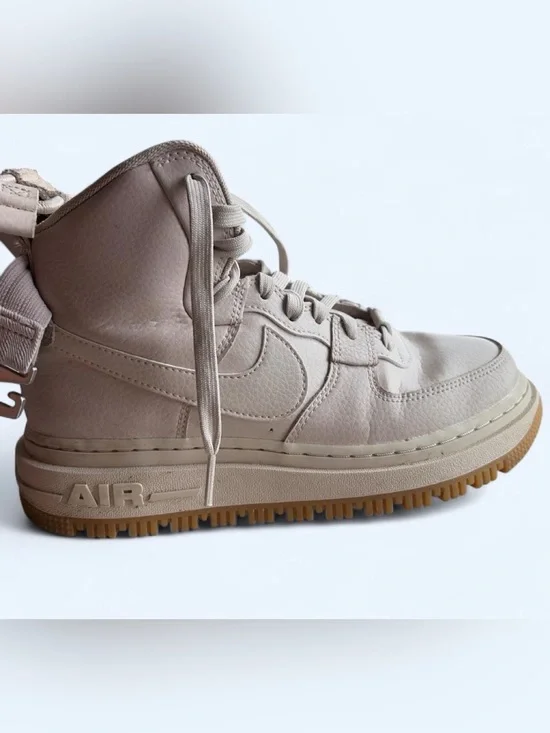 Nike High-Top women’s Air Force 1’s high utility 2.0 boots in fossil stone