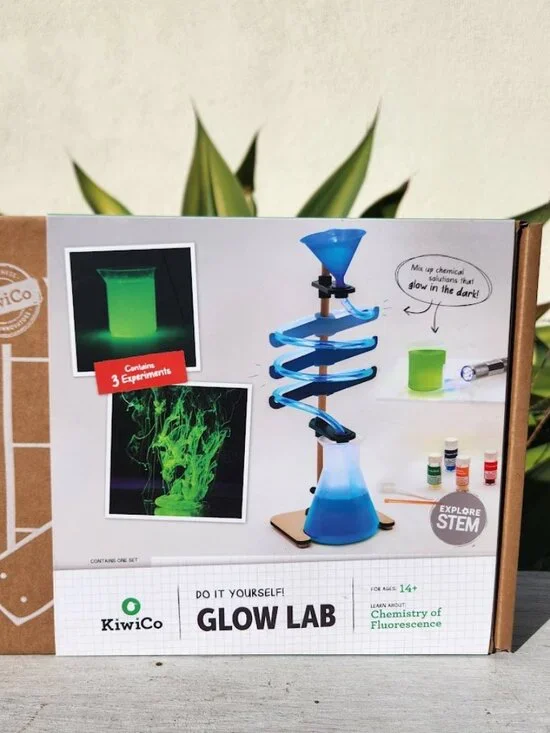 NEW Glow Lab KiwiCo. Kiwi Co. Crate Science Experiment Craft Kit UV Light Topics