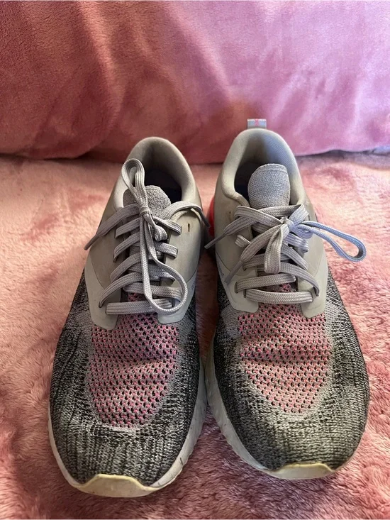 Nike Women's Gray and Pink Athletic Shoes