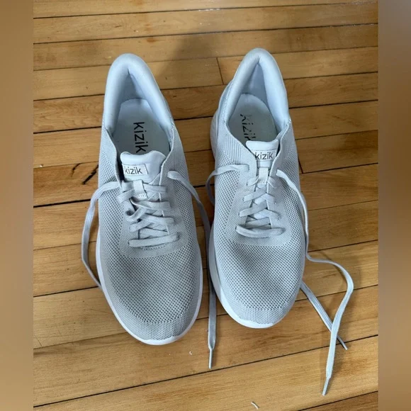 Kizik shoes in light grey wide‎ width