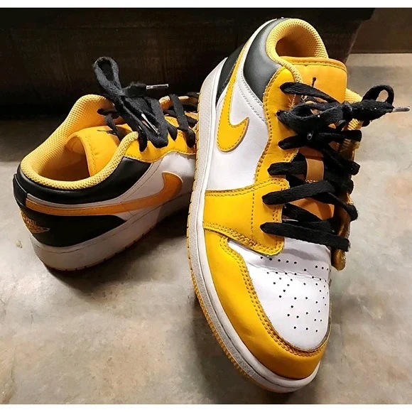 Nike Air Jordan 1 Retro Low GS Taxi Yellow Black White 553560-701 6.5Y =Women8.5