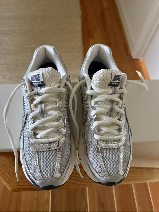 Women’s Nike Vomero 5 size 8.5 Like New