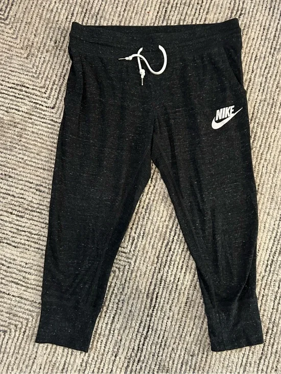 Nike Y2K  Women’s Capri Crop Sweatpants Black Jogger Drawstring Size Medium