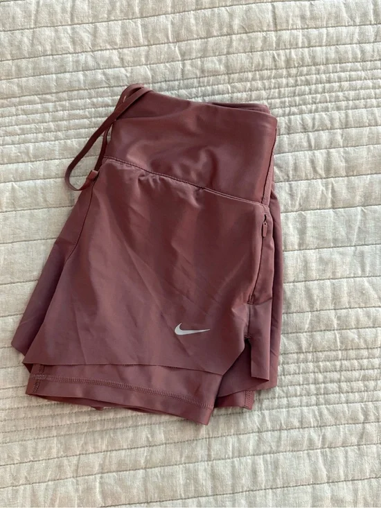 Nike Women’s Rose Mauve Athletic Skort with Built-In Shorts