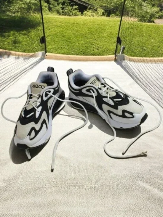 Nike Air Max 200 White Anthracite Black Low Top Lace-Up Sneaker, Size 8.5