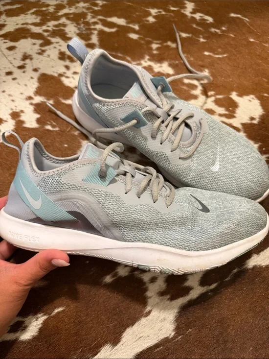 Nike Light Mint Green Athletic Running Shoes
