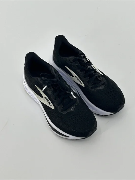Brooks Men’s Black Athletic Shoes with White Accents