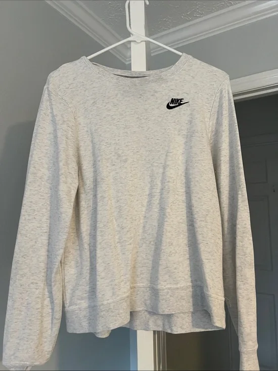 Nike Women's Heather Light Gray Scoop Crewneck Sweatshirt