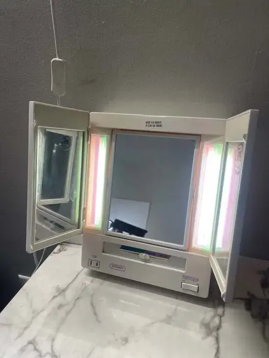 (Works) Jerdon JGL9W Tri-Fold Lighted Makeup Mirror 5X Magnification 80s