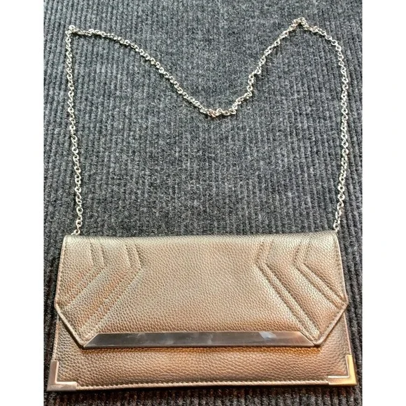 Silpada Elegant Metallic Chain Clutch Crossbody, removable chain, purple‎ lining