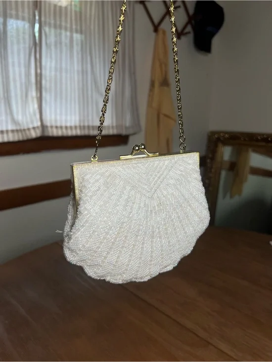 Vintage Elegant White Beaded Shell Evening Purse Clutch with Gold Chain Bridal