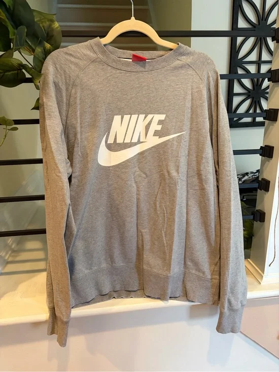 Nike sports Heather Gray Crewneck sweatshirt, classic white logo women’s L