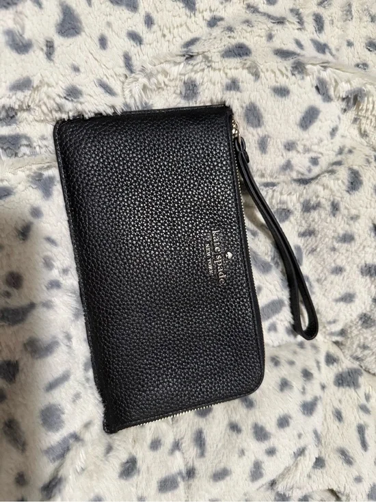 NWOT Kate Spade Lucy Wristlet in Black