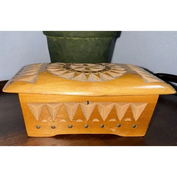 Vtg.‎ Hand Rustic Carved Wooden Jewelry Trinket Box. 7.5