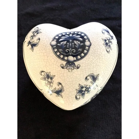 Heart shaped ceramic jewelry box VTG‎