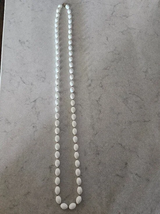 RARE AND VINTAGE WHITE RIBBED OVAL BEAD 48