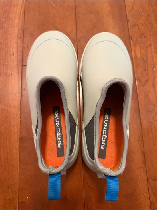 Grundéns Men's Light Gray Boat Shoes with Blue Heel Tab
